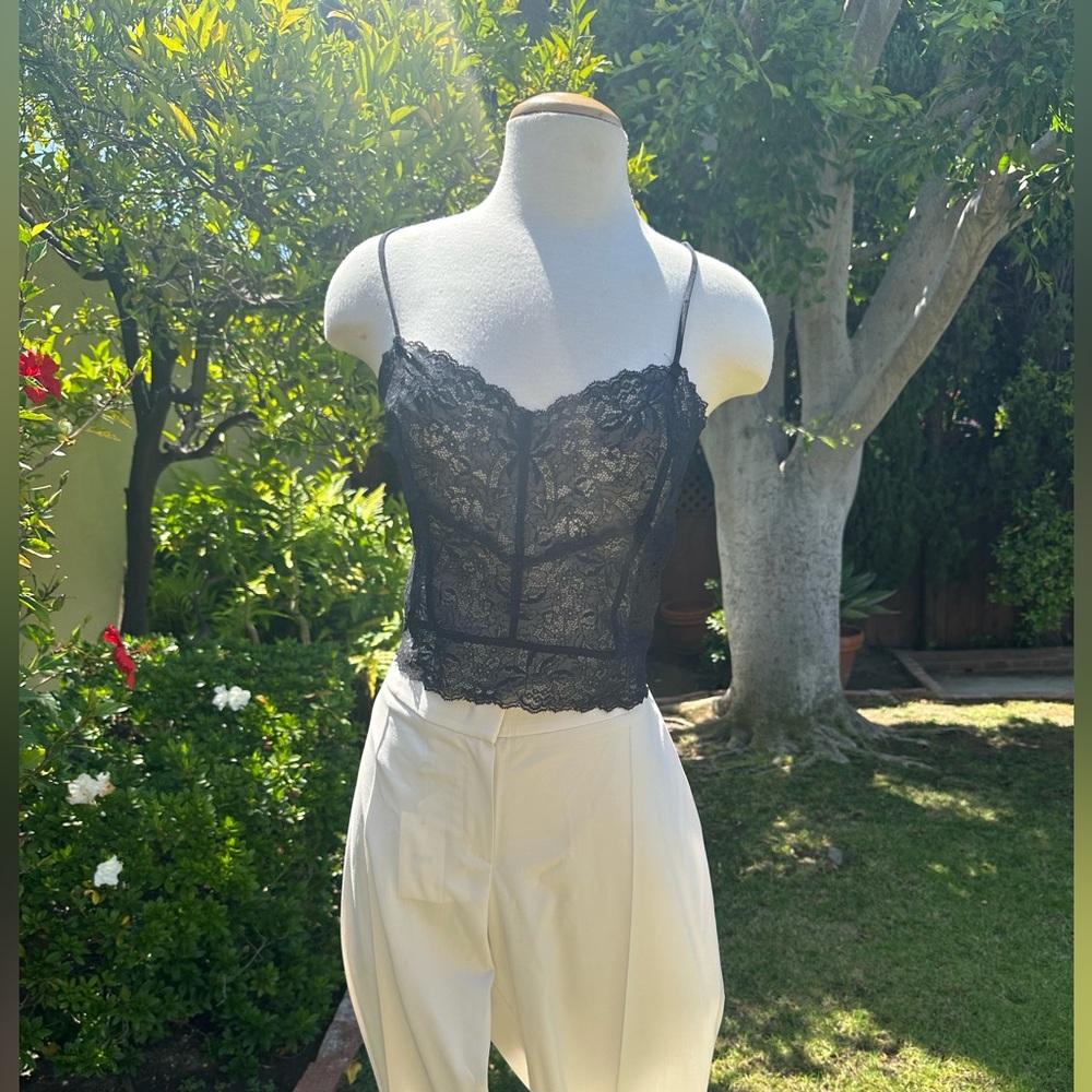 Donna Karen! Short intimate embroidery black slips